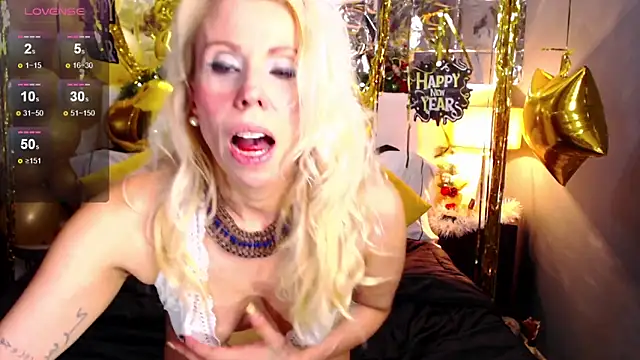 Snapshot of Luci_evans chatting on 8, 1, 2025 Luci evans online show from 8, 1, 2025