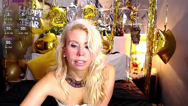 Snapshot of Luci_evans chatting on 8, 1, 2025 Luci evans online show from 8, 1, 2025