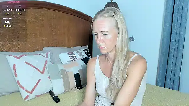 Snapshot of Christine_35 chatting on 28, 2, 2026 Christine 35 online show from 28, 2, 2026