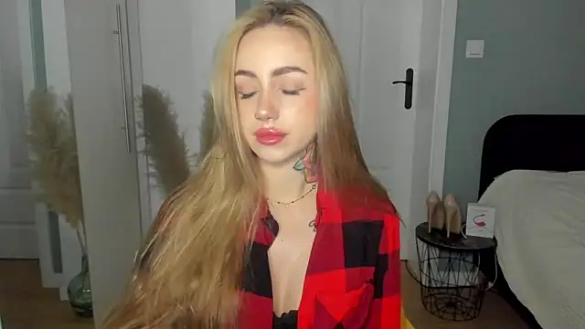 sexyCoralie online show from 15, 5, 2026