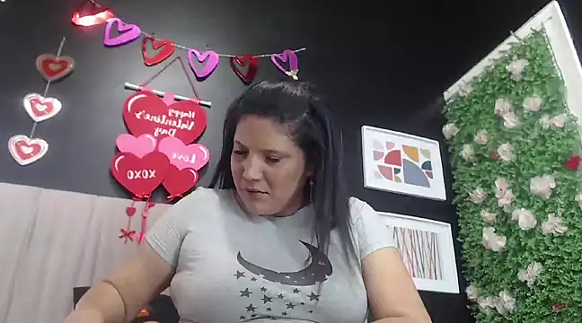 Sharloth milf online show from 16, 2, 2025