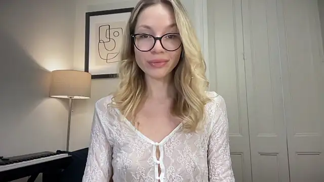 Cutensadistic online show from 6, 3, 2025