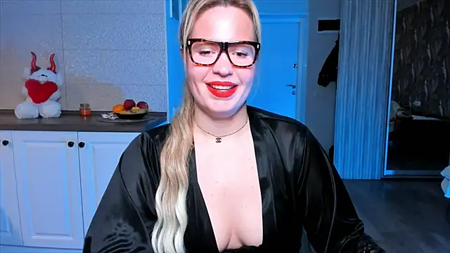 HotTiffani online show from 17, 11, 2025