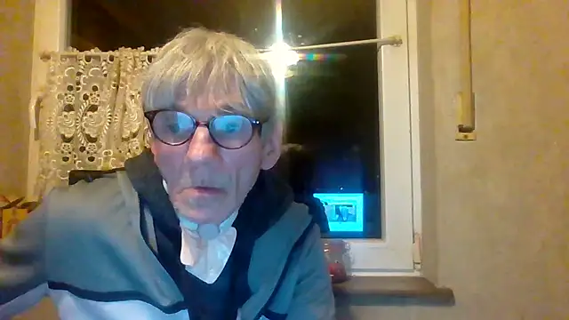 Snapshot of InMeinenMund chatting on 6, 12, 2024 InMeinenMund online show from 6, 12, 2024