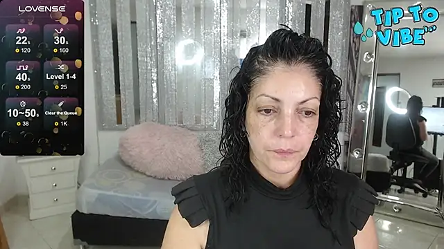 Snapshot of mijal_queen chatting on 12, 12, 2024 mijal queen online show from 12, 12, 2024