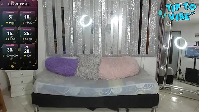 Snapshot of mijal_queen chatting on 14, 12, 2024 mijal queen online show from 14, 12, 2024