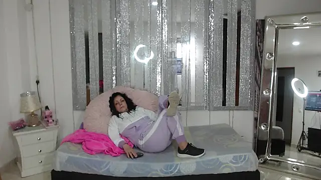 Snapshot of mijal_queen chatting on 17, 12, 2024 mijal queen online show from 17, 12, 2024