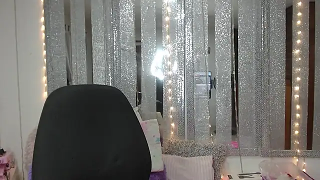 Snapshot of mijal_queen chatting on 24, 12, 2024 mijal queen online show from 24, 12, 2024