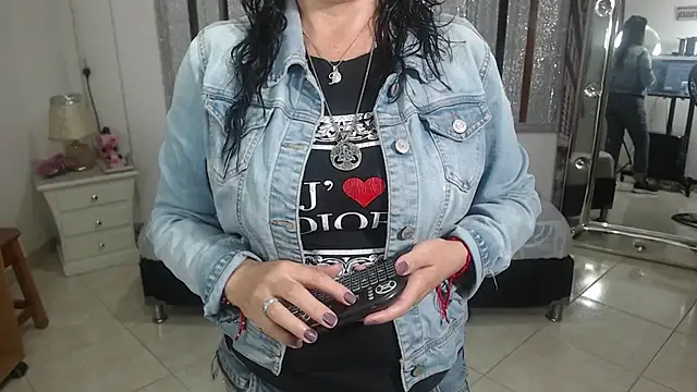 Snapshot of mijal_queen chatting on 7, 2, 2025 mijal queen online show from 7, 2, 2025
