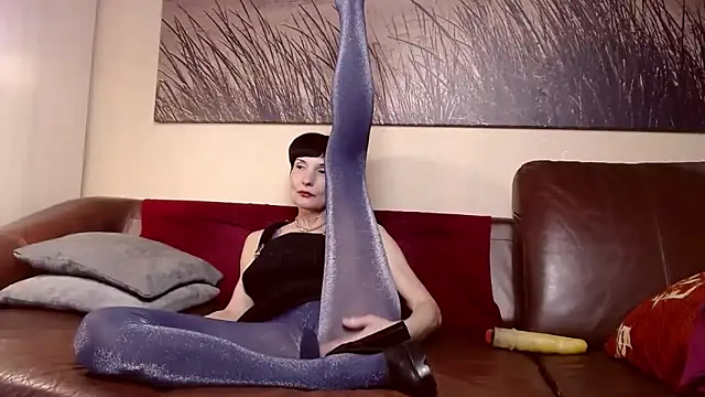 Snapshot of ElizabethLong chatting on 16, 3, 2025 ElizabethLong online show from 16, 3, 2025