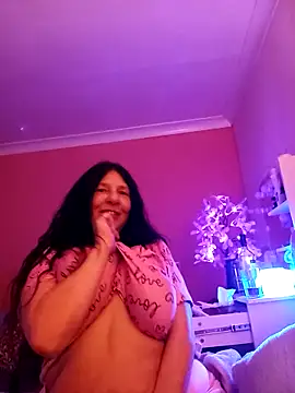 Snapshot of Leanne43 chatting on 2, 4, 2026 Leanne43 online show from 2, 4, 2026