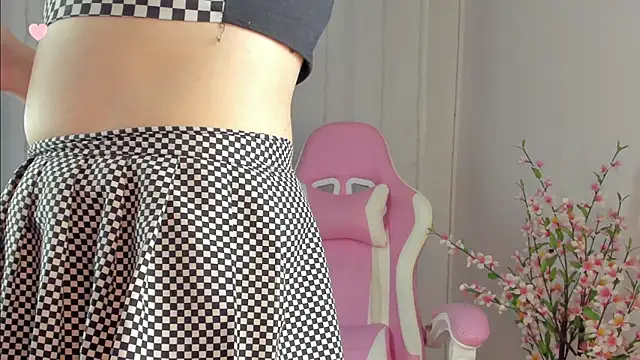 Snapshot of rosseblondee chatting on 26, 11, 2025 rosseblondee online show from 26, 11, 2025