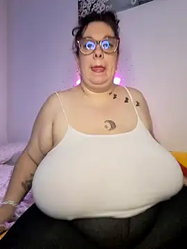 Snapshot of SenzualHotM chatting on 1, 3, 2025 SenzualHotM online show from 1, 3, 2025