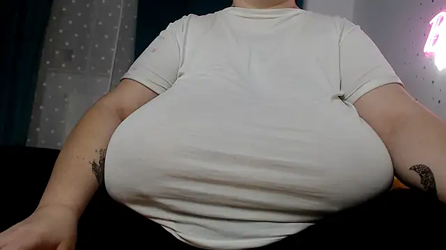 Snapshot of SenzualHotM chatting on 2, 3, 2025 SenzualHotM online show from 2, 3, 2025