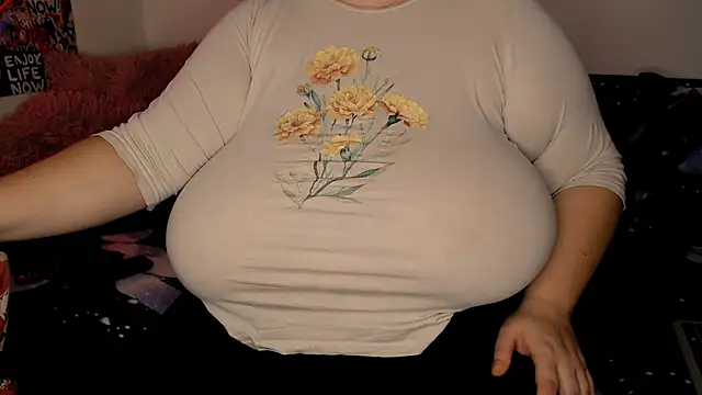 Snapshot of SenzualHotM chatting on 18, 11, 2025 SenzualHotM online show from 18, 11, 2025