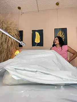 Snapshot of valerie_lya chatting on 1, 10, 2025 valerie lya online show from 1, 10, 2025