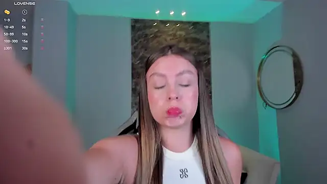 EllaClark online show from 14, 1, 2025