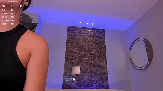 EllaClark online show from 28, 2, 2025