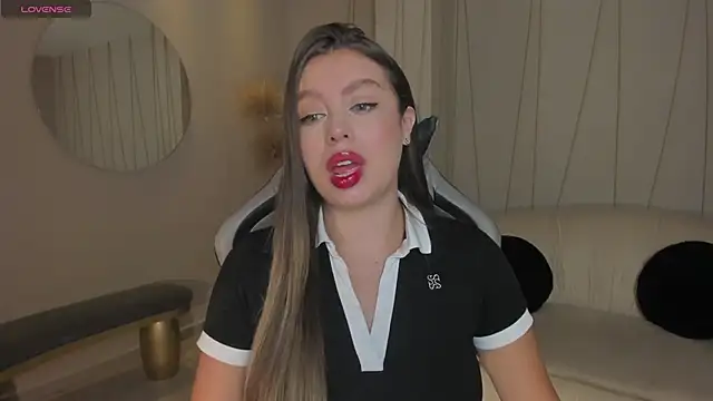 EllaClark online show from 6, 3, 2025