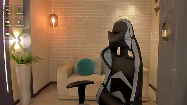 Snapshot of EllaClark chatting on 8, 10, 2025 EllaClark online show from 8, 10, 2025