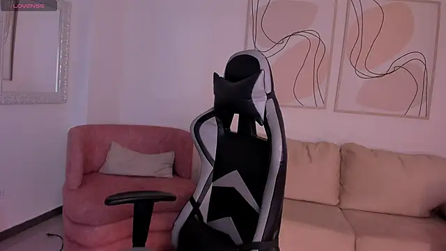 Snapshot of EllaClark chatting on 20, 10, 2025 EllaClark online show from 20, 10, 2025