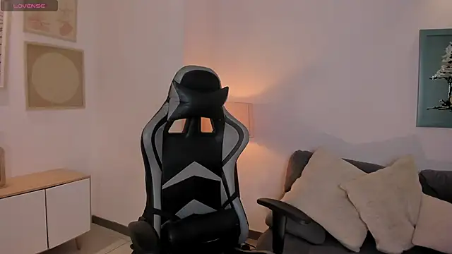 Snapshot of EllaClark chatting on 1, 11, 2025 EllaClark online show from 1, 11, 2025