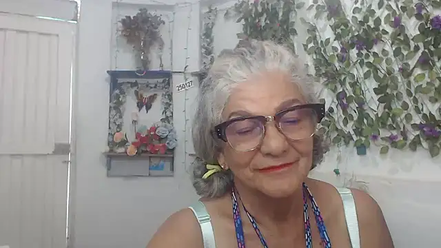 Snapshot of FunnyGrandma chatting on 2, 12, 2024 FunnyGrandma online show from 2, 12, 2024