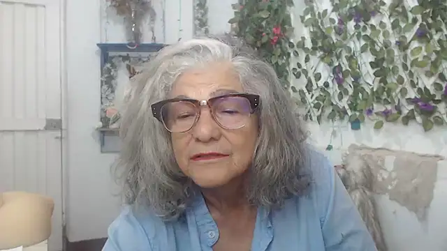 Snapshot of FunnyGrandma chatting on 4, 12, 2024 FunnyGrandma online show from 4, 12, 2024
