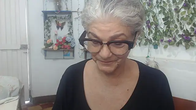 Snapshot of FunnyGrandma chatting on 5, 12, 2024 FunnyGrandma online show from 5, 12, 2024