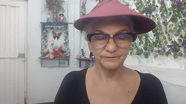 Snapshot of FunnyGrandma chatting on 9, 12, 2024 FunnyGrandma online show from 9, 12, 2024
