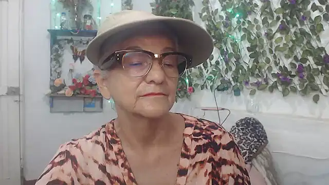 Snapshot of FunnyGrandma chatting on 11, 12, 2024 FunnyGrandma online show from 11, 12, 2024