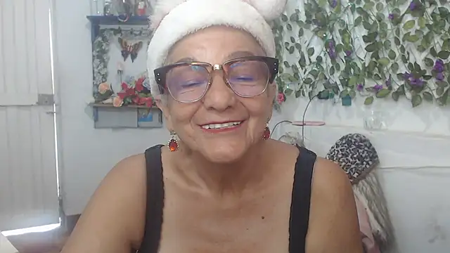 Snapshot of FunnyGrandma chatting on 11, 12, 2024 FunnyGrandma online show from 11, 12, 2024