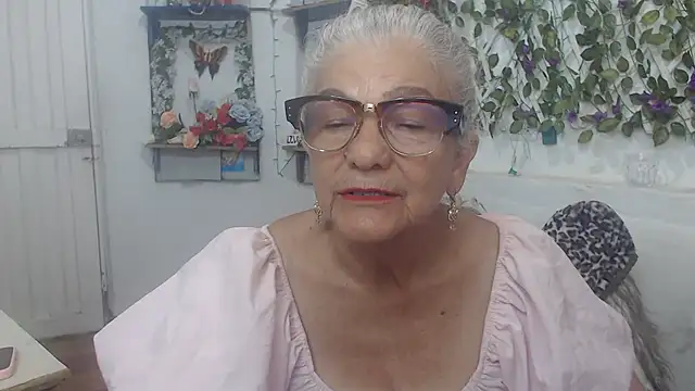 Snapshot of FunnyGrandma chatting on 12, 12, 2024 FunnyGrandma online show from 12, 12, 2024