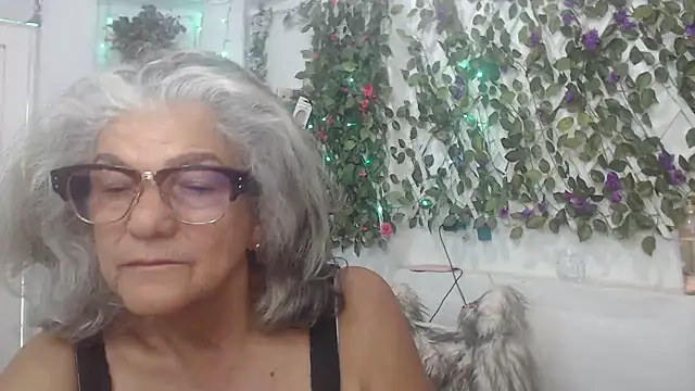 Snapshot of FunnyGrandma chatting on 13, 12, 2024 FunnyGrandma online show from 13, 12, 2024