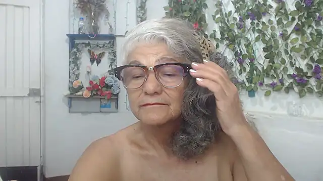 Snapshot of FunnyGrandma chatting on 15, 12, 2024 FunnyGrandma online show from 15, 12, 2024