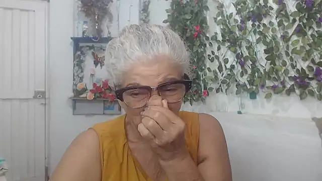 Snapshot of FunnyGrandma chatting on 17, 12, 2024 FunnyGrandma online show from 17, 12, 2024
