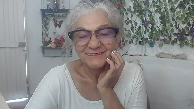 Snapshot of FunnyGrandma chatting on 19, 12, 2024 FunnyGrandma online show from 19, 12, 2024