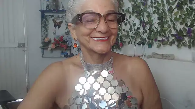 Snapshot of FunnyGrandma chatting on 21, 12, 2024 FunnyGrandma online show from 21, 12, 2024