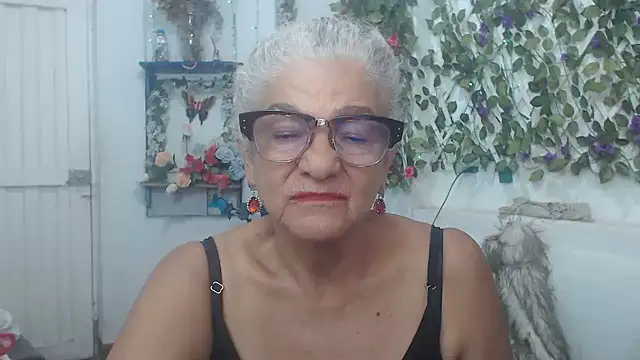 Snapshot of FunnyGrandma chatting on 22, 12, 2024 FunnyGrandma online show from 22, 12, 2024