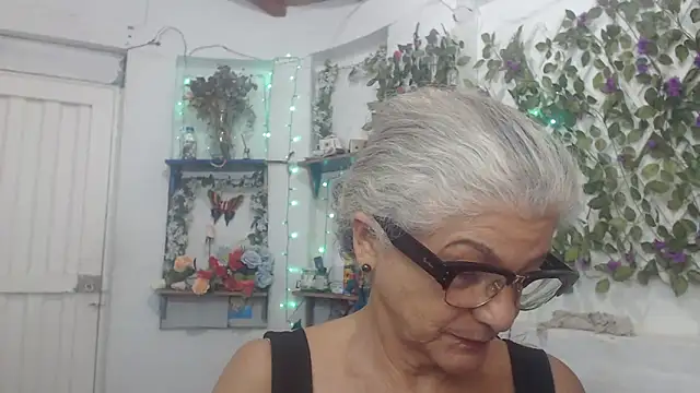 Snapshot of FunnyGrandma chatting on 24, 12, 2024 FunnyGrandma online show from 24, 12, 2024