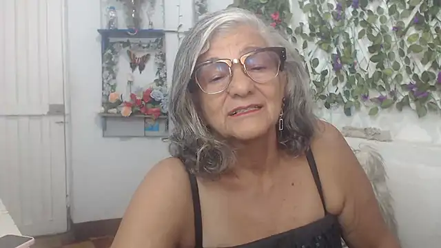 Snapshot of FunnyGrandma chatting on 24, 12, 2024 FunnyGrandma online show from 24, 12, 2024