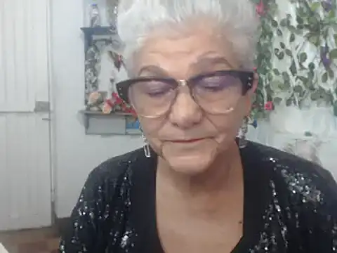 Snapshot of FunnyGrandma chatting on 11, 1, 2025 FunnyGrandma online show from 11, 1, 2025