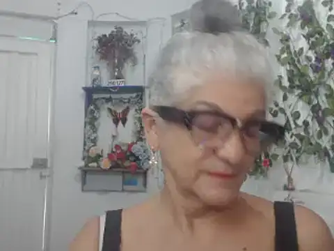 Snapshot of FunnyGrandma chatting on 18, 1, 2025 FunnyGrandma online show from 18, 1, 2025