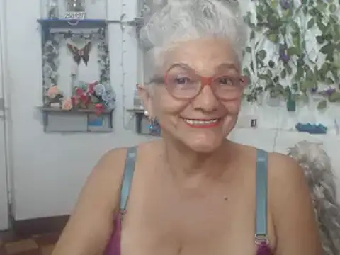 Snapshot of FunnyGrandma chatting on 8, 2, 2025 FunnyGrandma online show from 8, 2, 2025