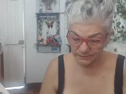Snapshot of FunnyGrandma chatting on 10, 2, 2025 FunnyGrandma online show from 10, 2, 2025