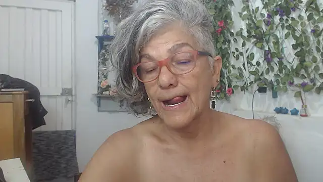 Snapshot of FunnyGrandma chatting on 12, 2, 2025 FunnyGrandma online show from 12, 2, 2025