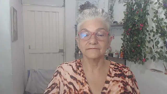Snapshot of FunnyGrandma chatting on 18, 2, 2025 FunnyGrandma online show from 18, 2, 2025