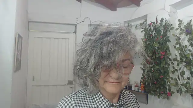 Snapshot of FunnyGrandma chatting on 19, 2, 2025 FunnyGrandma online show from 19, 2, 2025