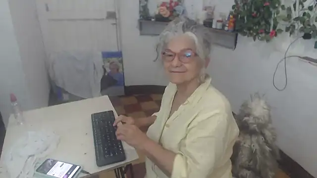 Snapshot of FunnyGrandma chatting on 20, 2, 2025 FunnyGrandma online show from 20, 2, 2025