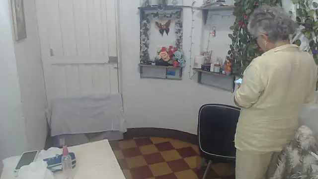 Snapshot of FunnyGrandma chatting on 21, 2, 2025 FunnyGrandma online show from 21, 2, 2025